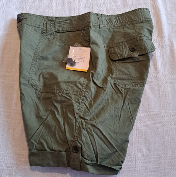 Croft & Barrow women's size 14 green natural fit 5 pocket folded cuff shorts NWT - Picture 8 of 8